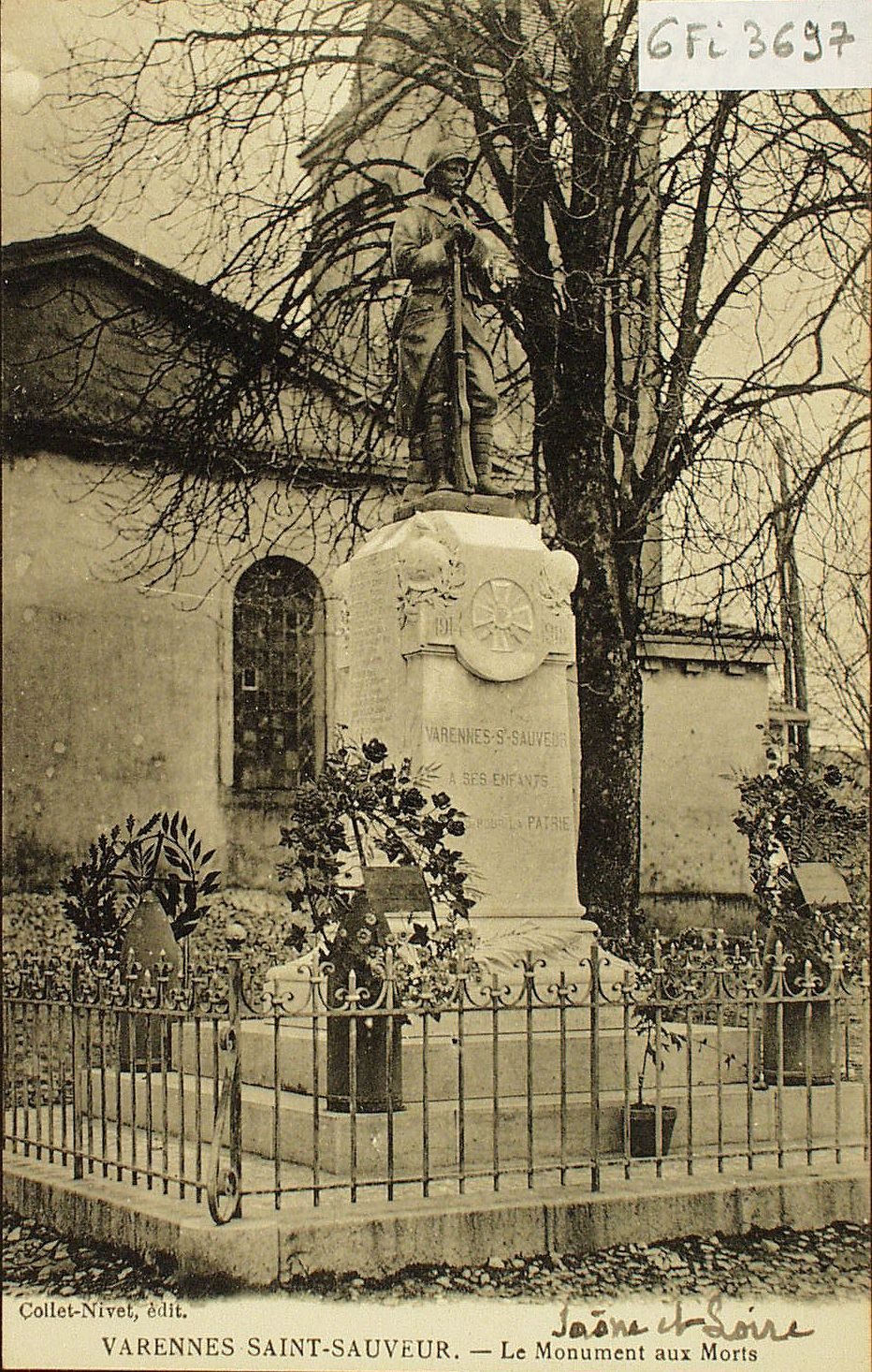Varennes-Saint-Sauveur. Le monument aux morts.