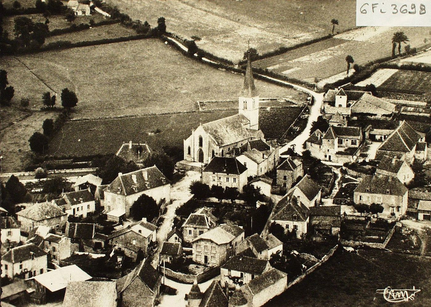 Varennes-sous-Dun. Vue générale aérienne.