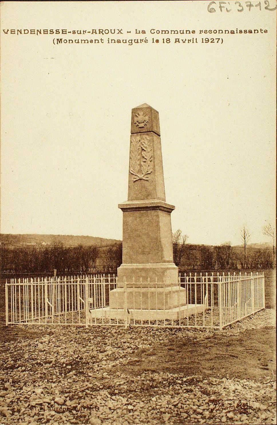 Vendenesse-sur-Arroux. La commune reconnaissante. (monument inauguré le 18 avril 1927).