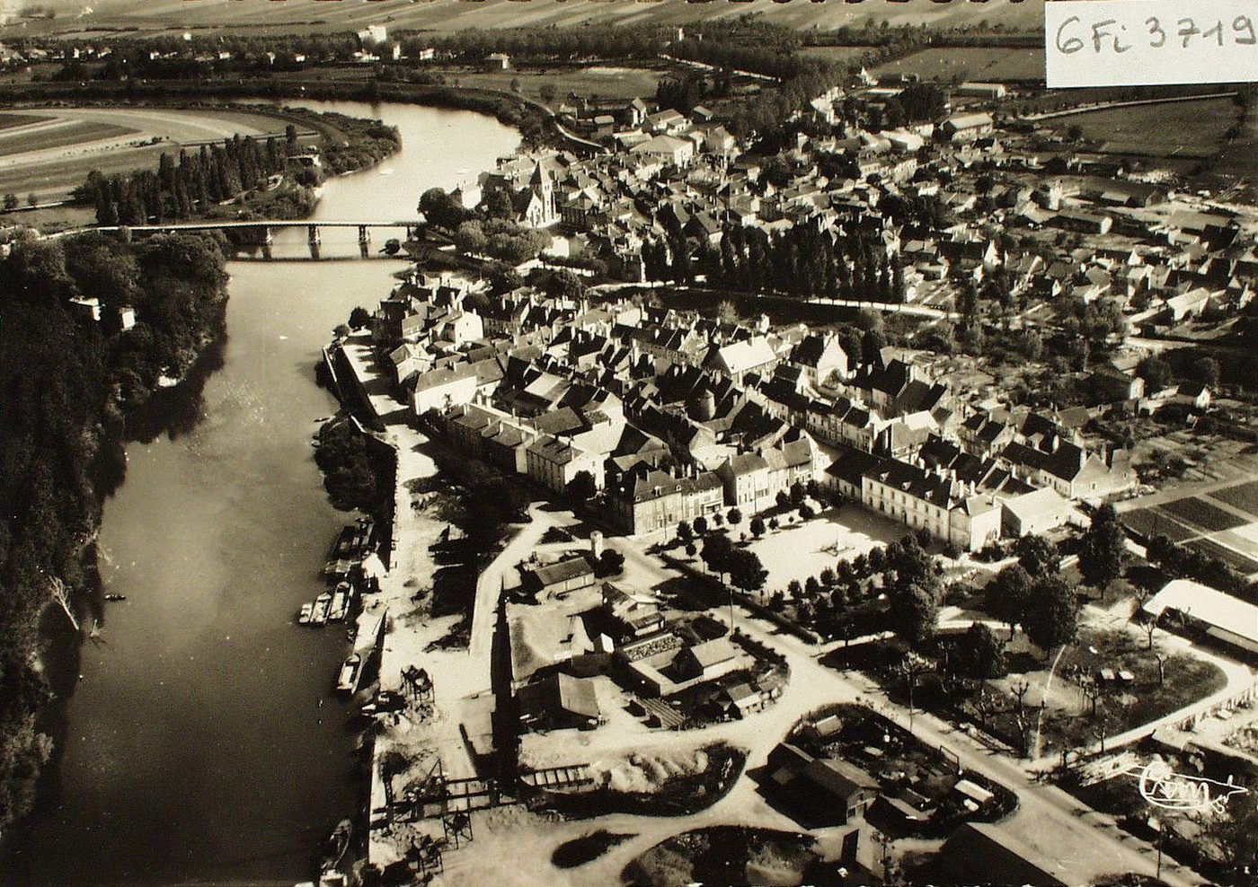 Verdun-sur-le-Doubs. Vue panoramique aérienne.