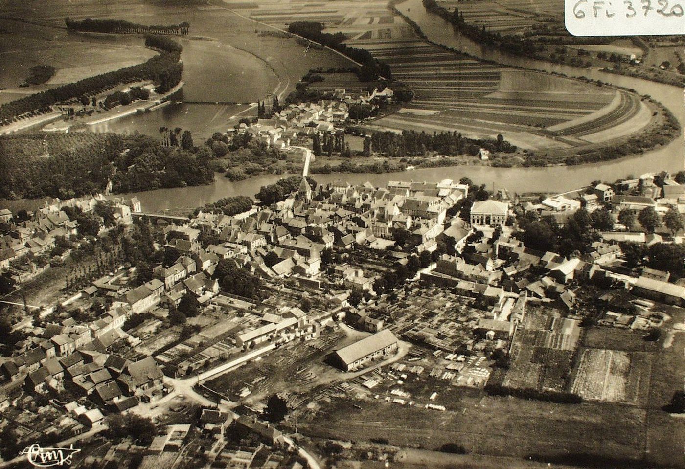 Verdun-sur-le-Doubs. Vue générale aérienne.