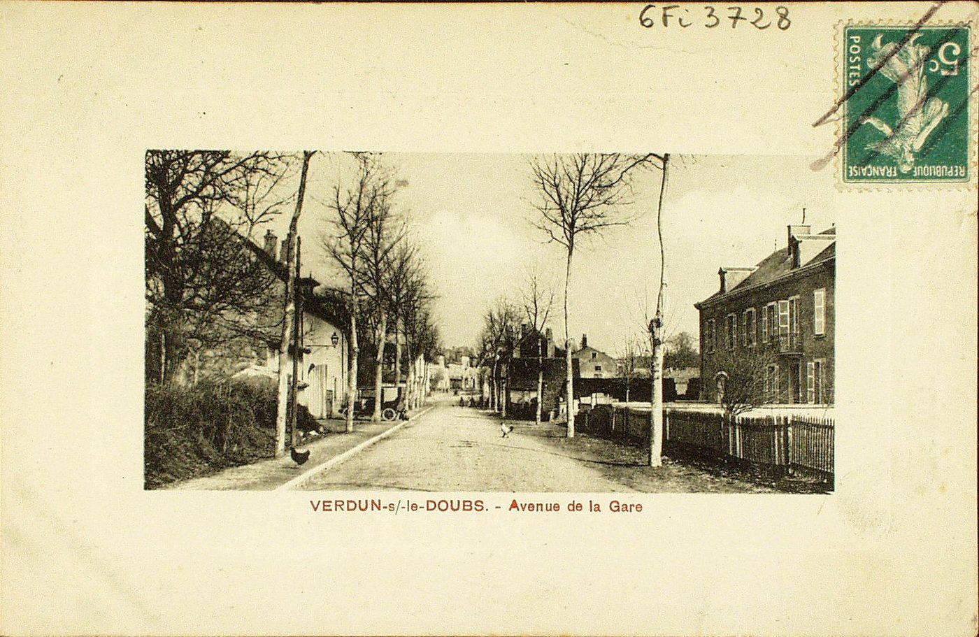 Verdun-sur-le-Doubs. Avenue de la gare.