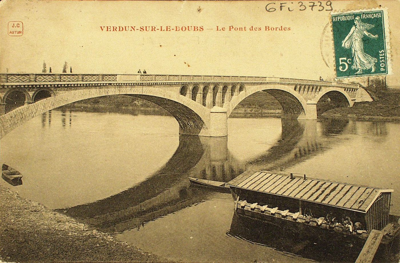 Verdun-sur-le-Doubs. Le pont des Bordes.
