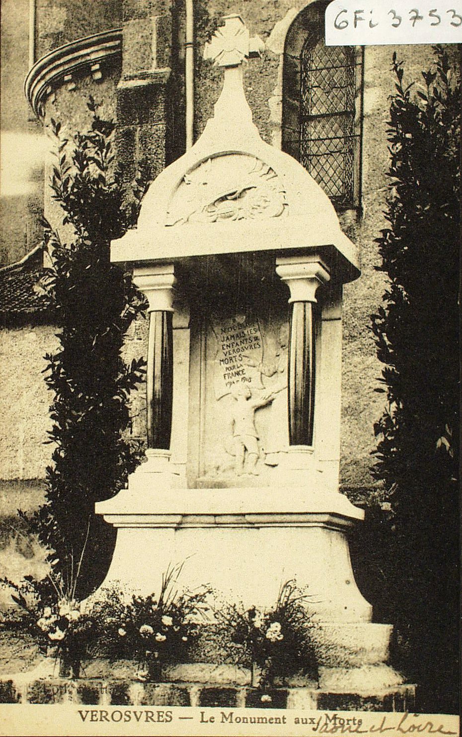 Vérosvres. Le monument aux morts.