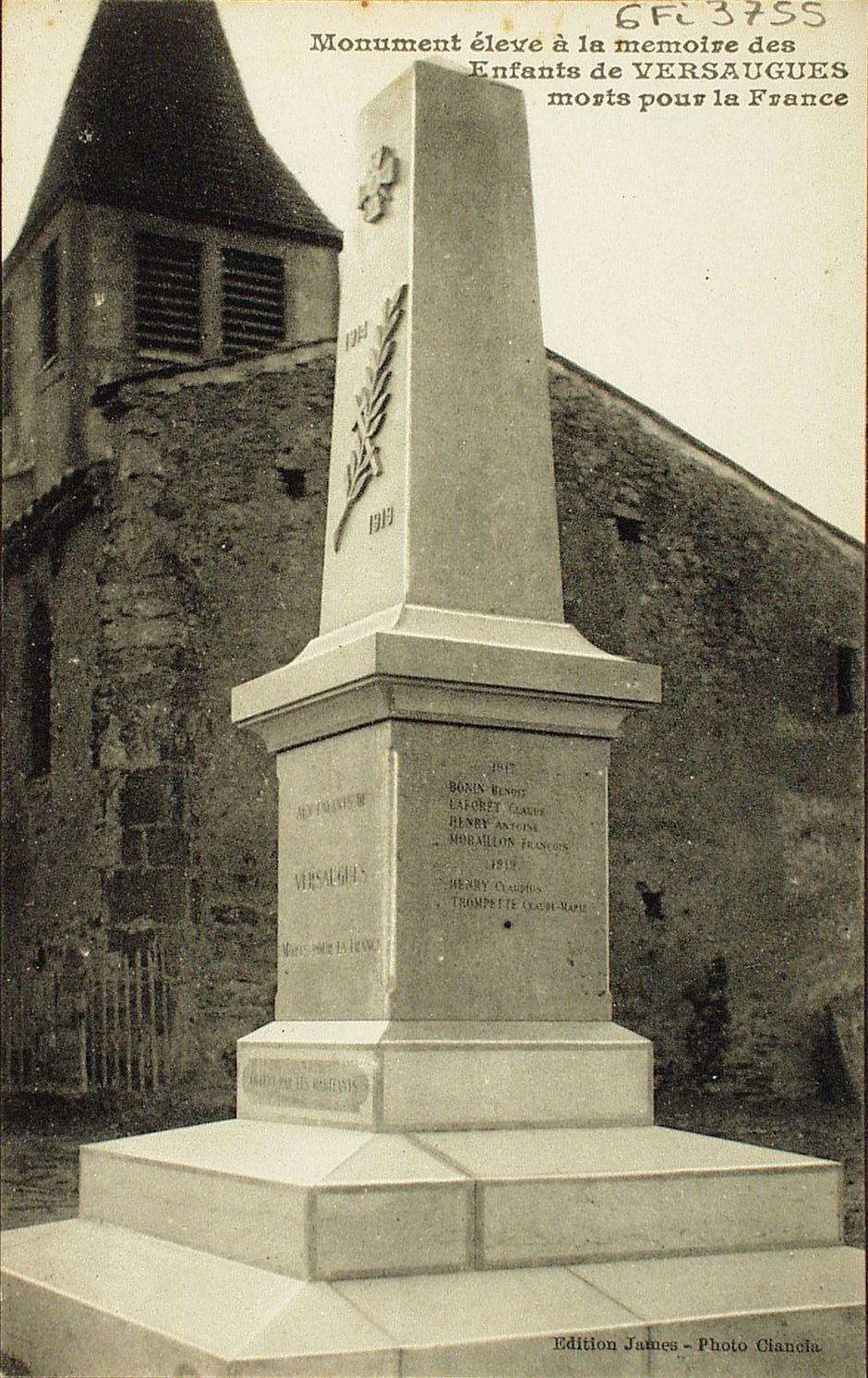 Monument élevé à la mémoire des enfants de Versaugues morts pour la France.