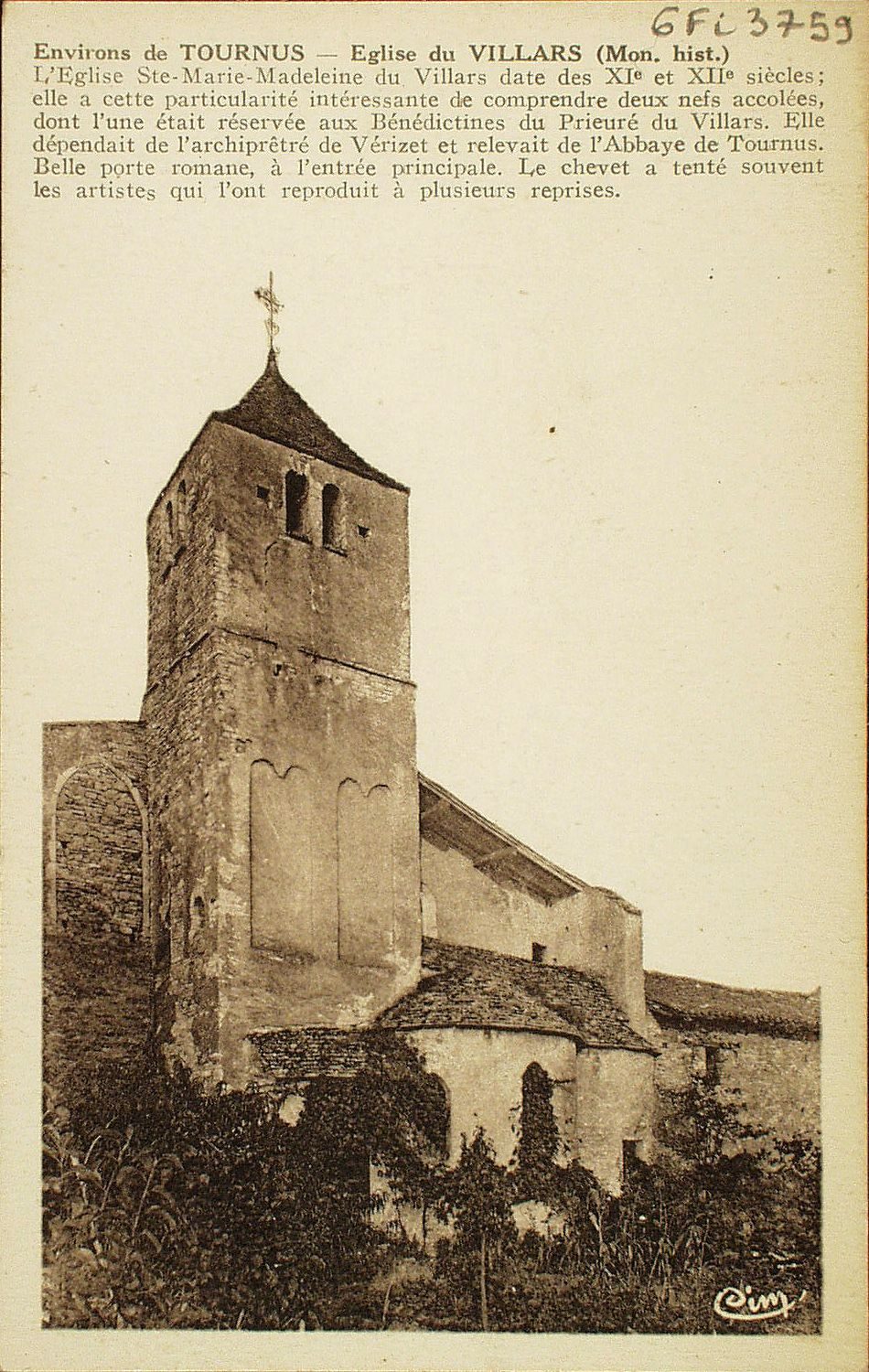 Environs de Tournus. Eglise du Villars (Mon. hist). L'église Ste-Marie-Madeleine du Villars date des XIe et XIIe s. ; elle a cette particularité intéressante de comprendre deux nefs accolées, dont l'une était réservée aux Bénédictines du Prieuré du Villars. Elle dépendait de l'archiprêtré de Vérizet et relevait de l'abbaye de Tournus. Belle porte romane, à l'entrée principale. Le chevet a tenté souvent les artistes qui l'ont reproduit à plusieurs reprises.