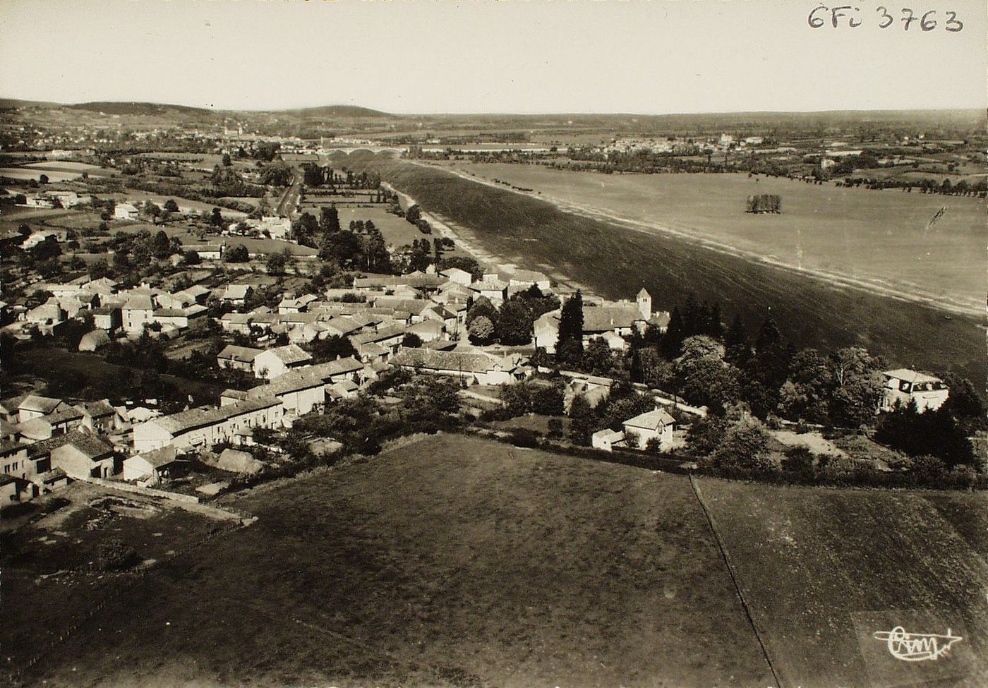Le Villars. Vue aérienne. Vue générale aérienne et la Saône.