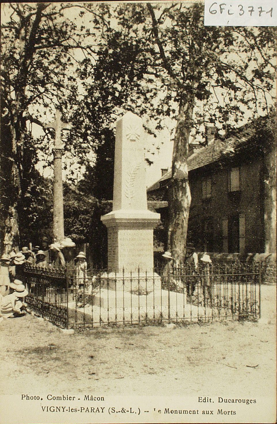 Vigny-lès-Paray. Le monument aux morts.