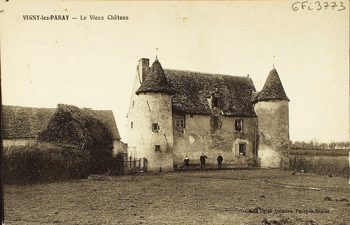 Vigny-lès-Paray. Le vieux château.