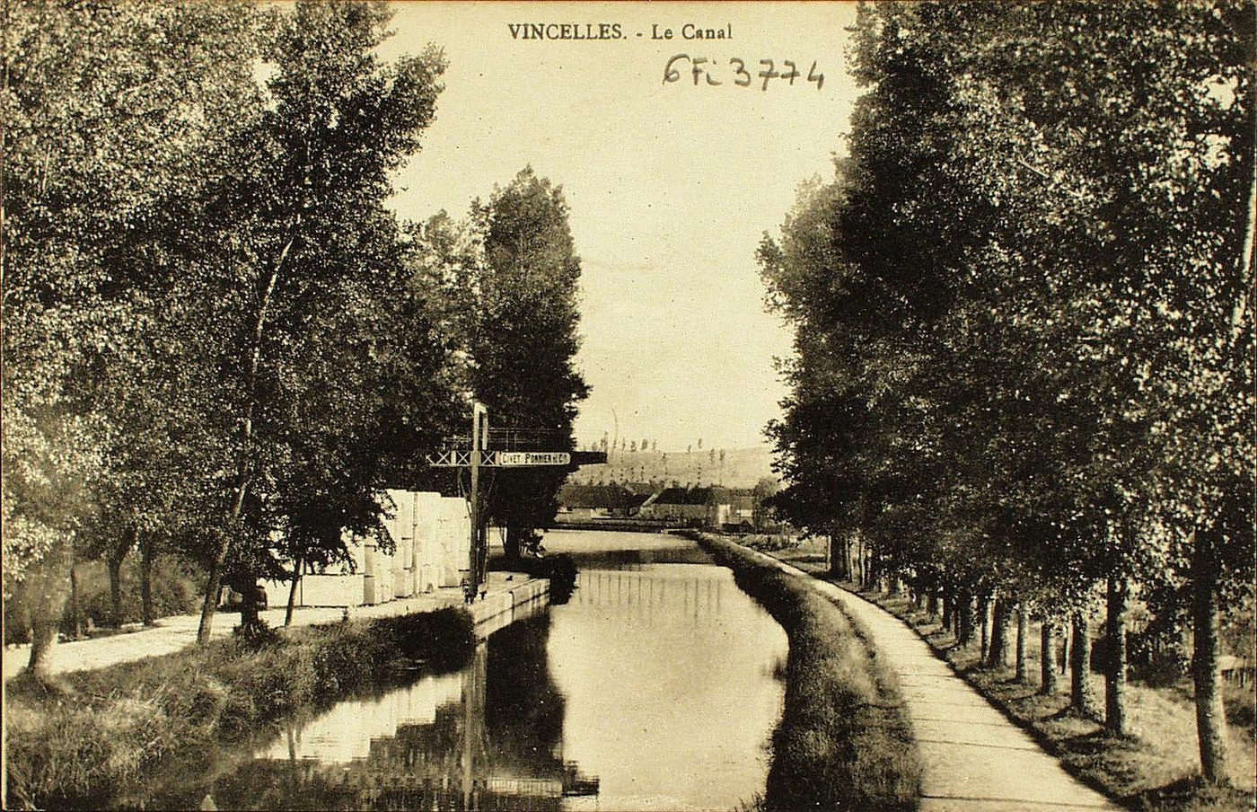 Vincelles. Le canal.