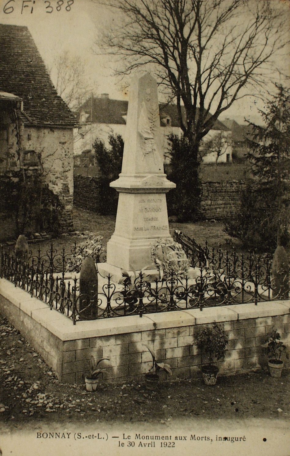 Bonnay. Le monument aux morts inauguré le 30 avril 1922.