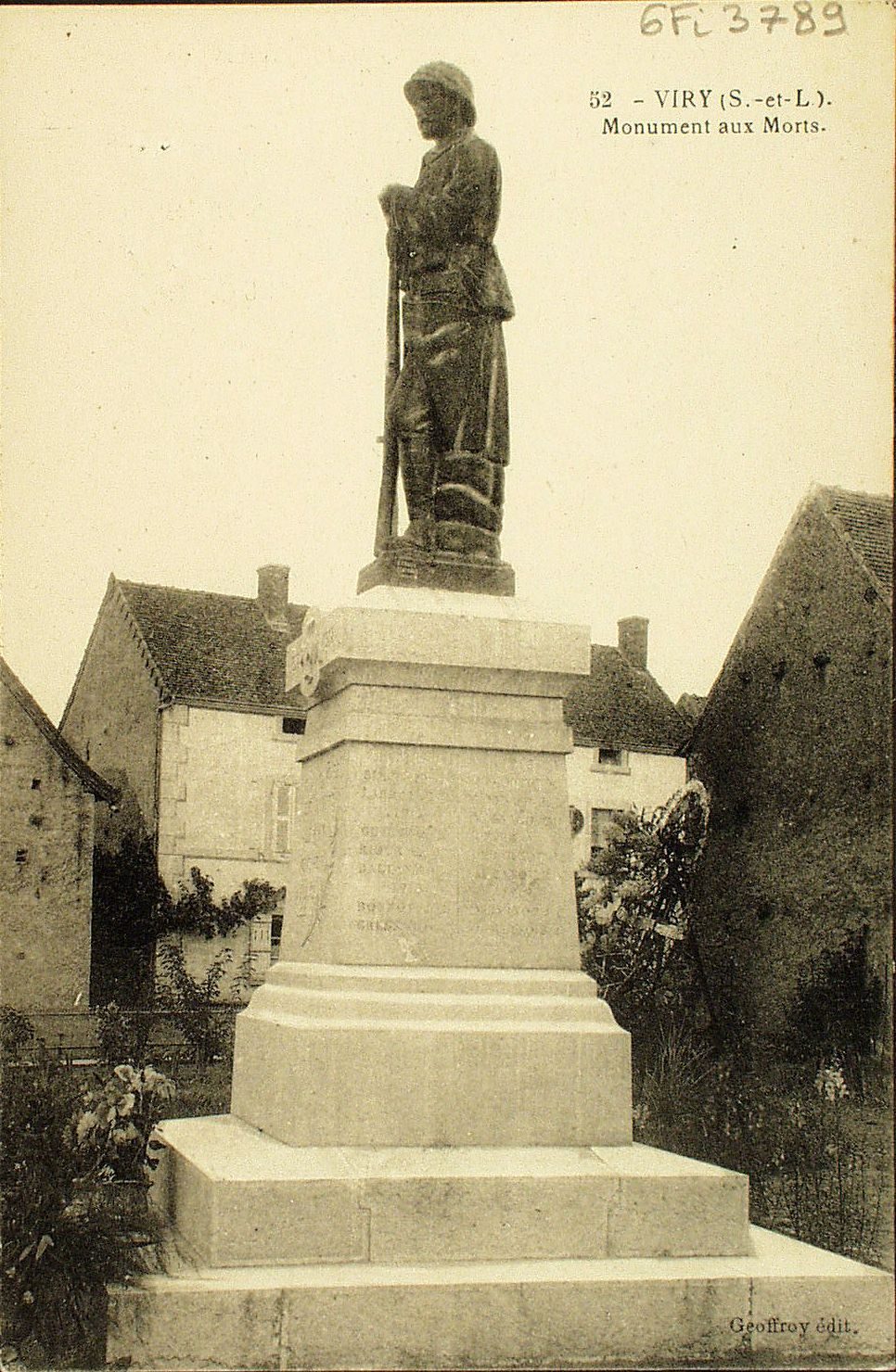 Viry. Monument aux morts.