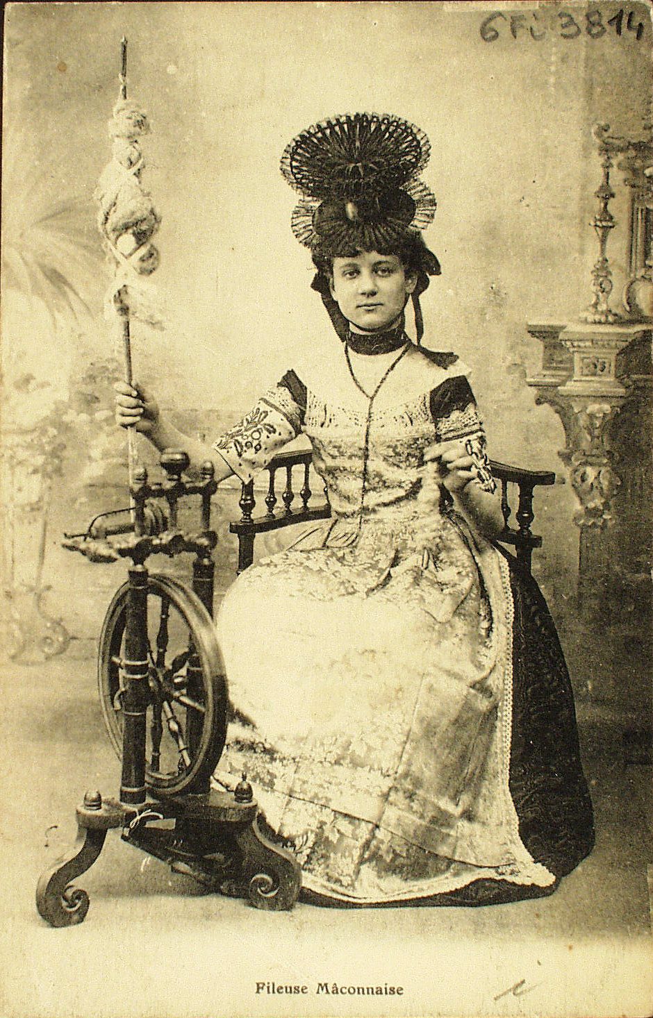Fileuse mâconnaise.