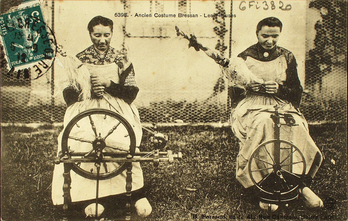 Ancien costume bressan. Les fileuses.
