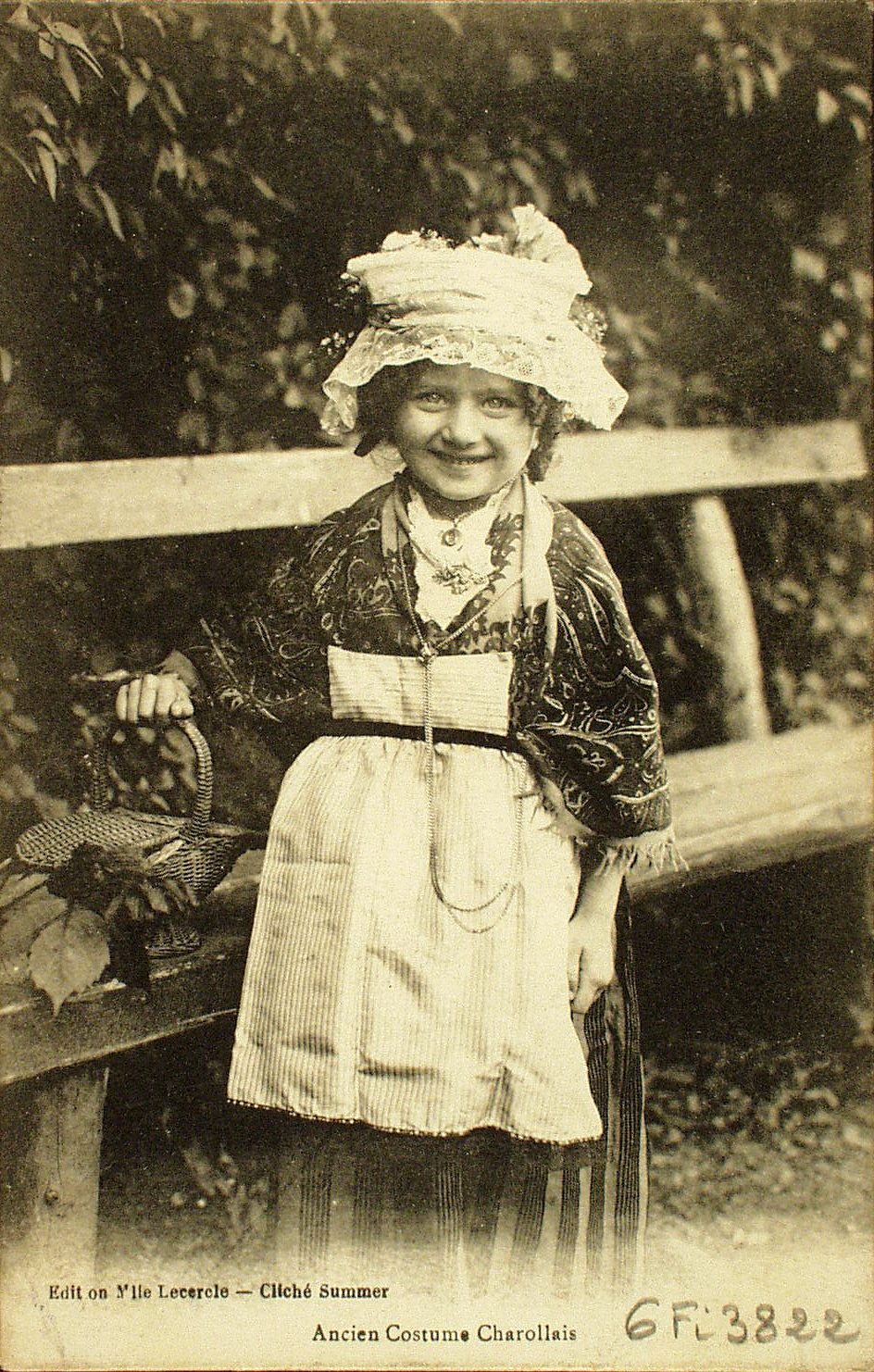 Ancien costume charollais.