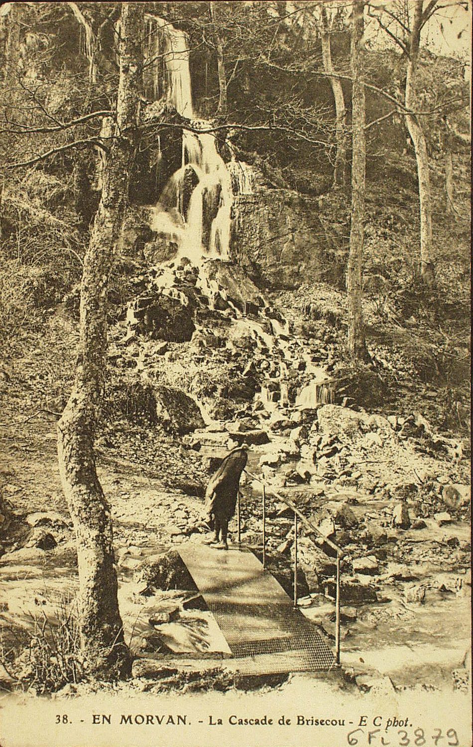 En Morvan. La cascade de Brisecou.