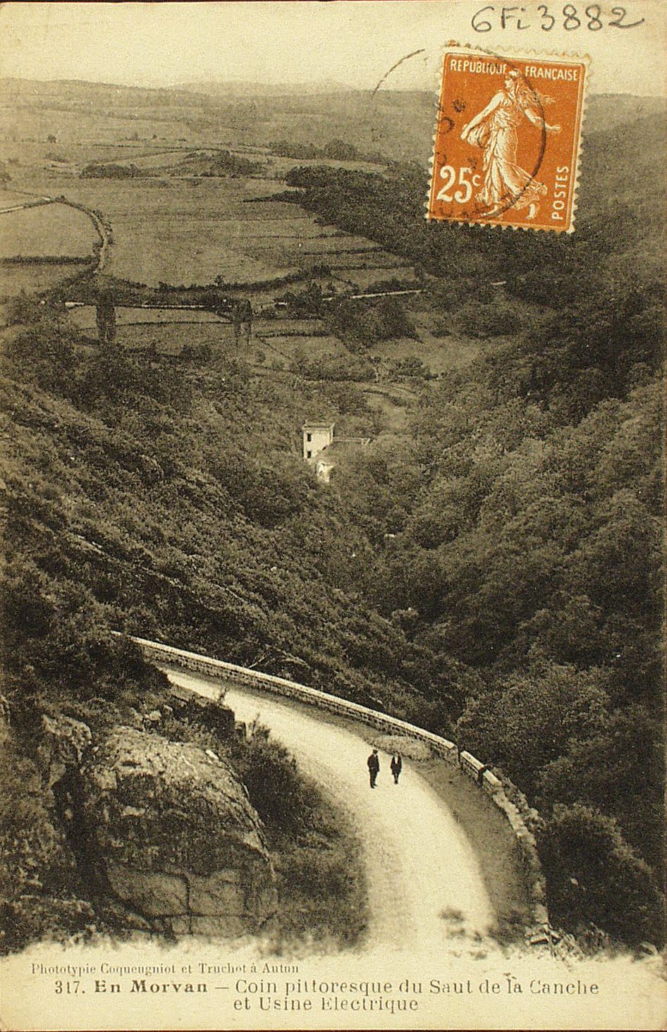 En Morvan. Coin pittoresque du Saut de la Canche et usine électrique.