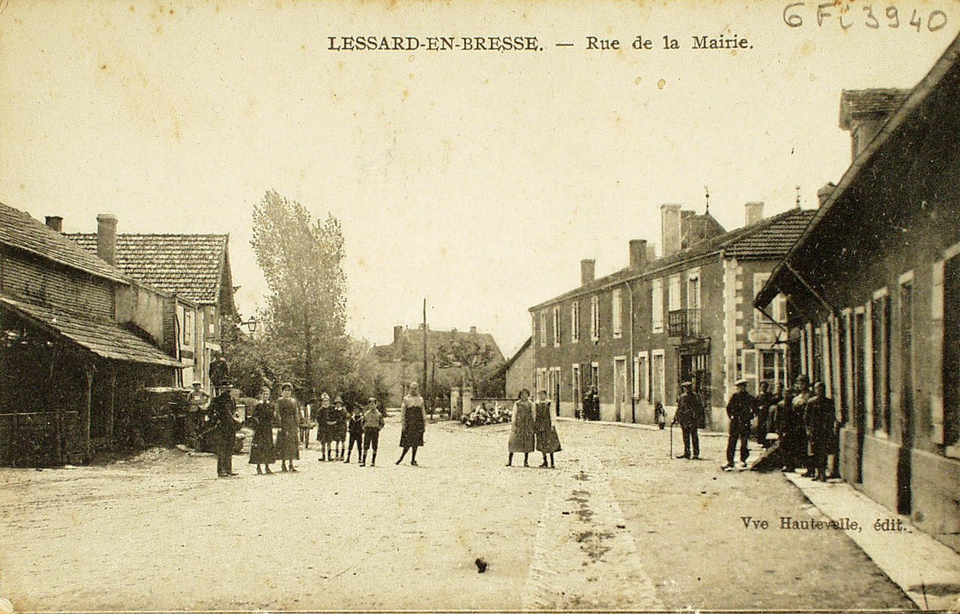 Lessard-en-Bresse. Rue de la Mairie.