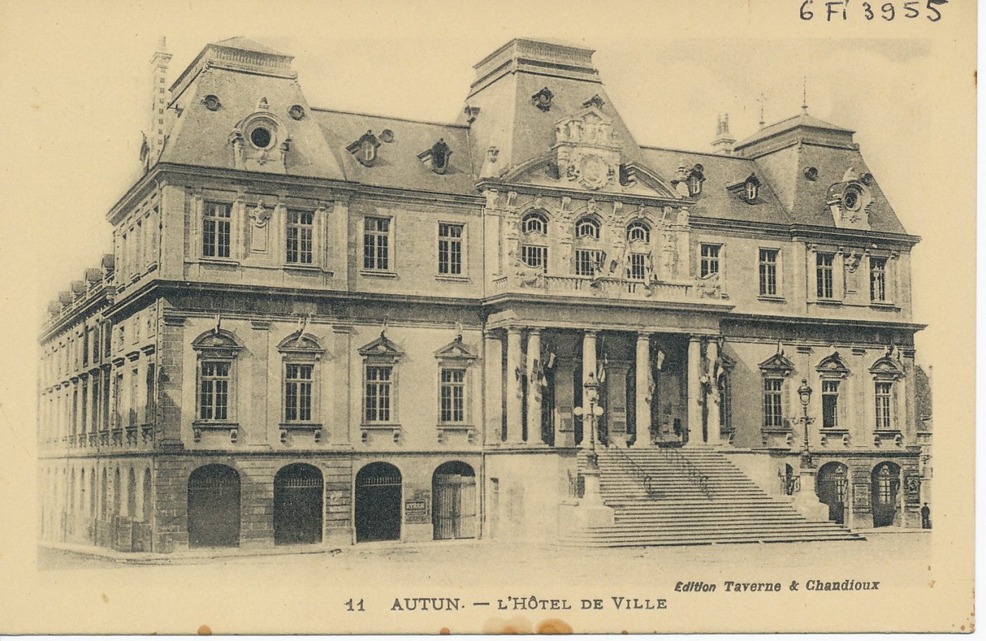Autun. L'hôtel de ville.