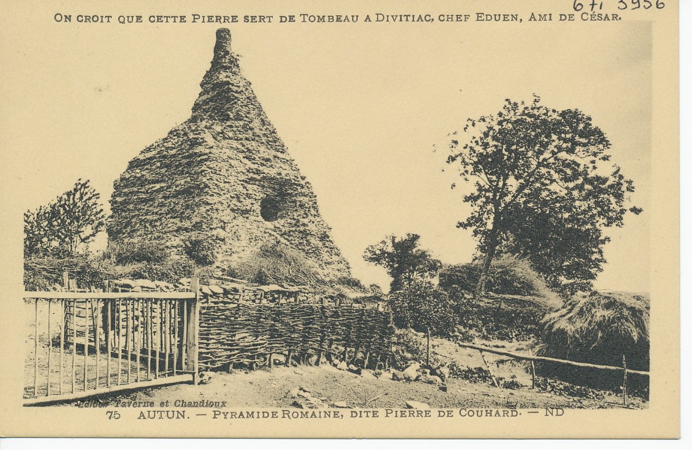 Autun. Pyramide Romaine, dite Pierre de Couhard. On croit que cette pierre sert de tombeau à Divitiac, chef éduen, ami de César.