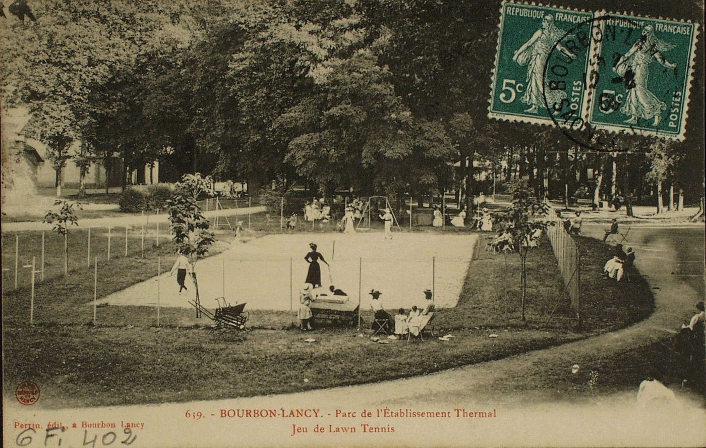 Bourbon-Lancy. Parc de l'établissement thermal. Jeu de lawn tennis.