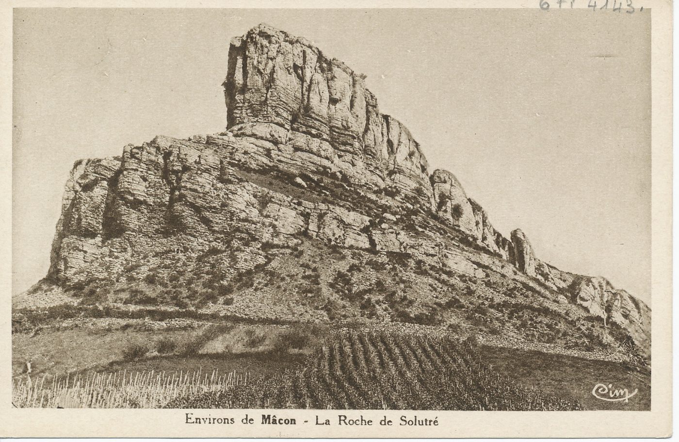 Environs de Mâcon. La Roche de Solutré.