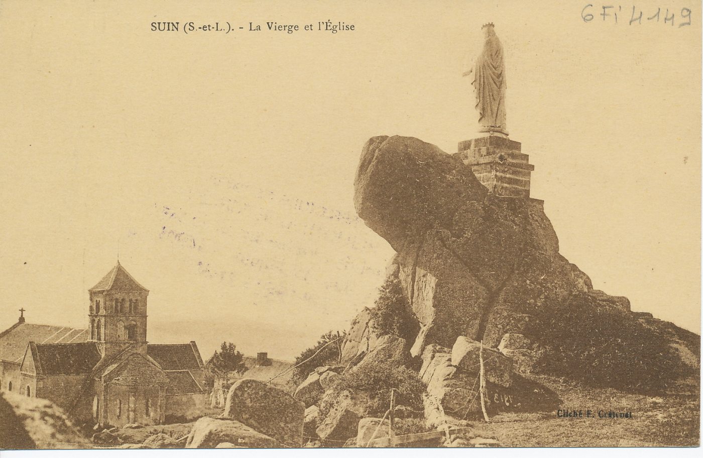 Suin. La Vierge et l'église.