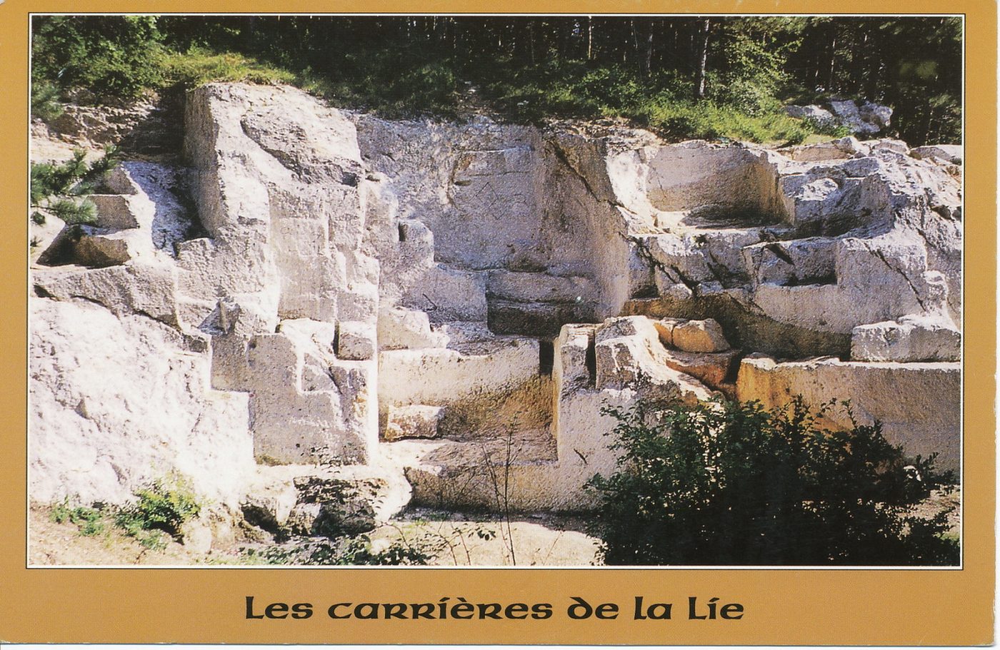 La Roche-Vineuse. Les carrières de la Lie 1998. Partie sud, exploitation à ciel ouvert en gradins, époque romaine.