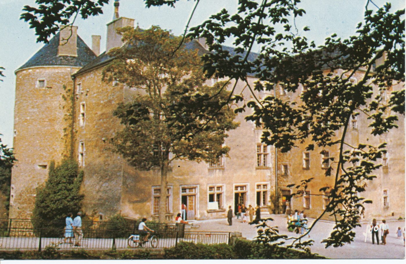 Centre culturel du château de Ruffey. Sennecey-le-Grand. Centre de rencontres et d'activités culturelles.