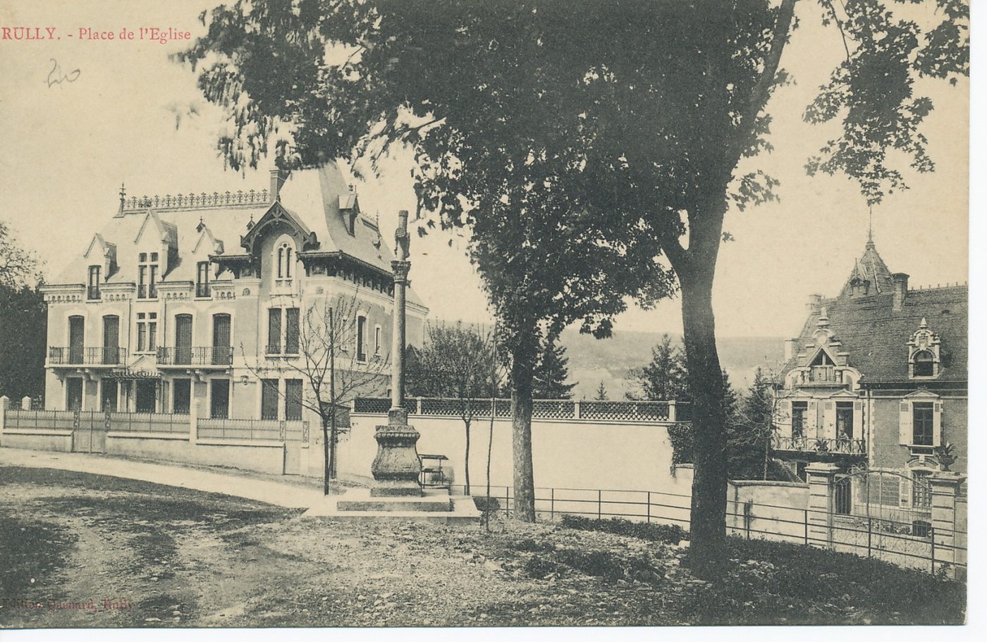 Rully. Place de l'église.