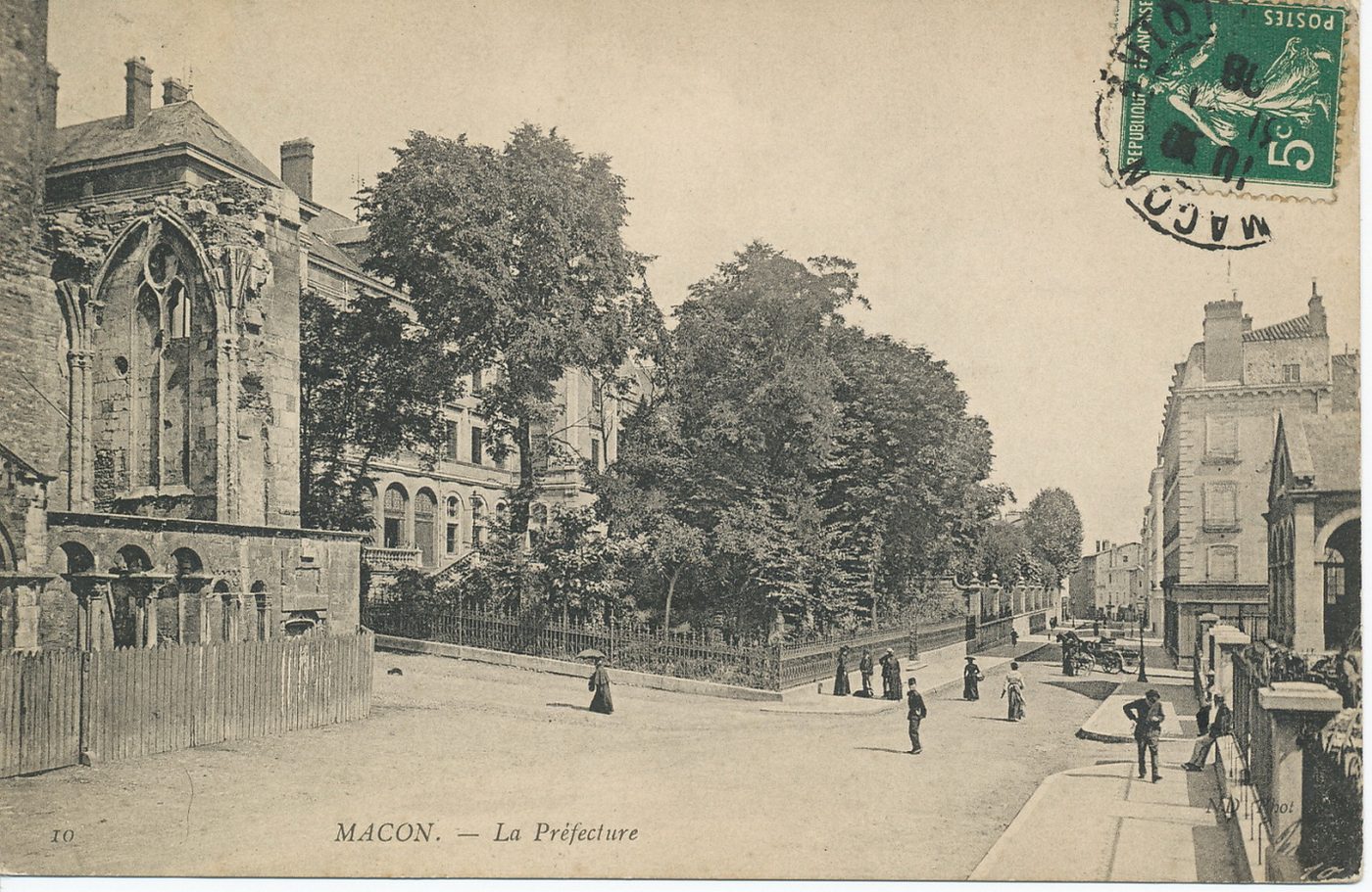 Mâcon. La préfecture.