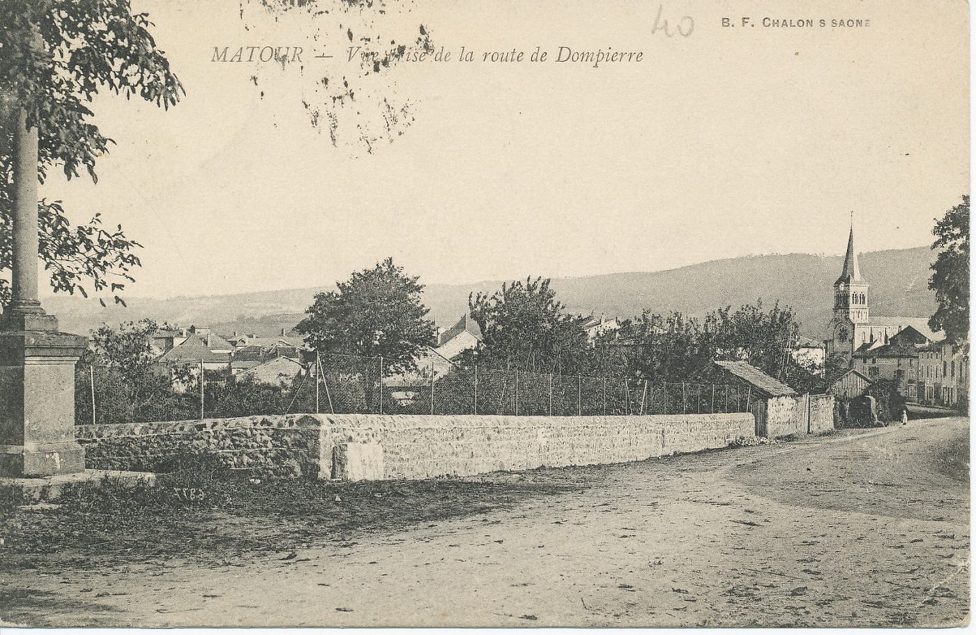 Matour. Vue prise de la route de Dompierre.