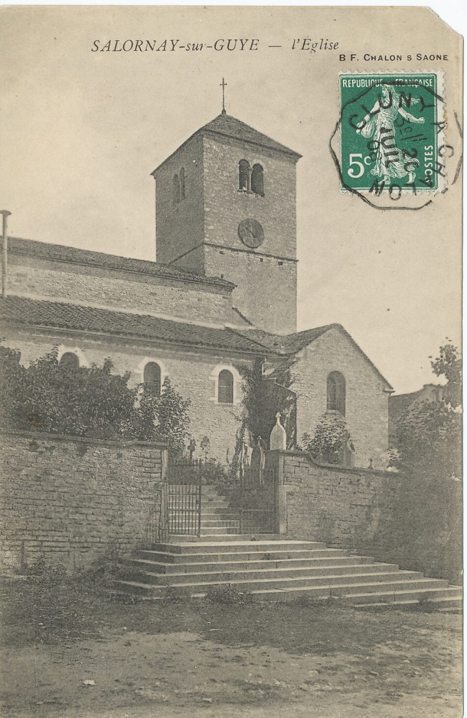 Salornay-sur-Guye. L'église.
