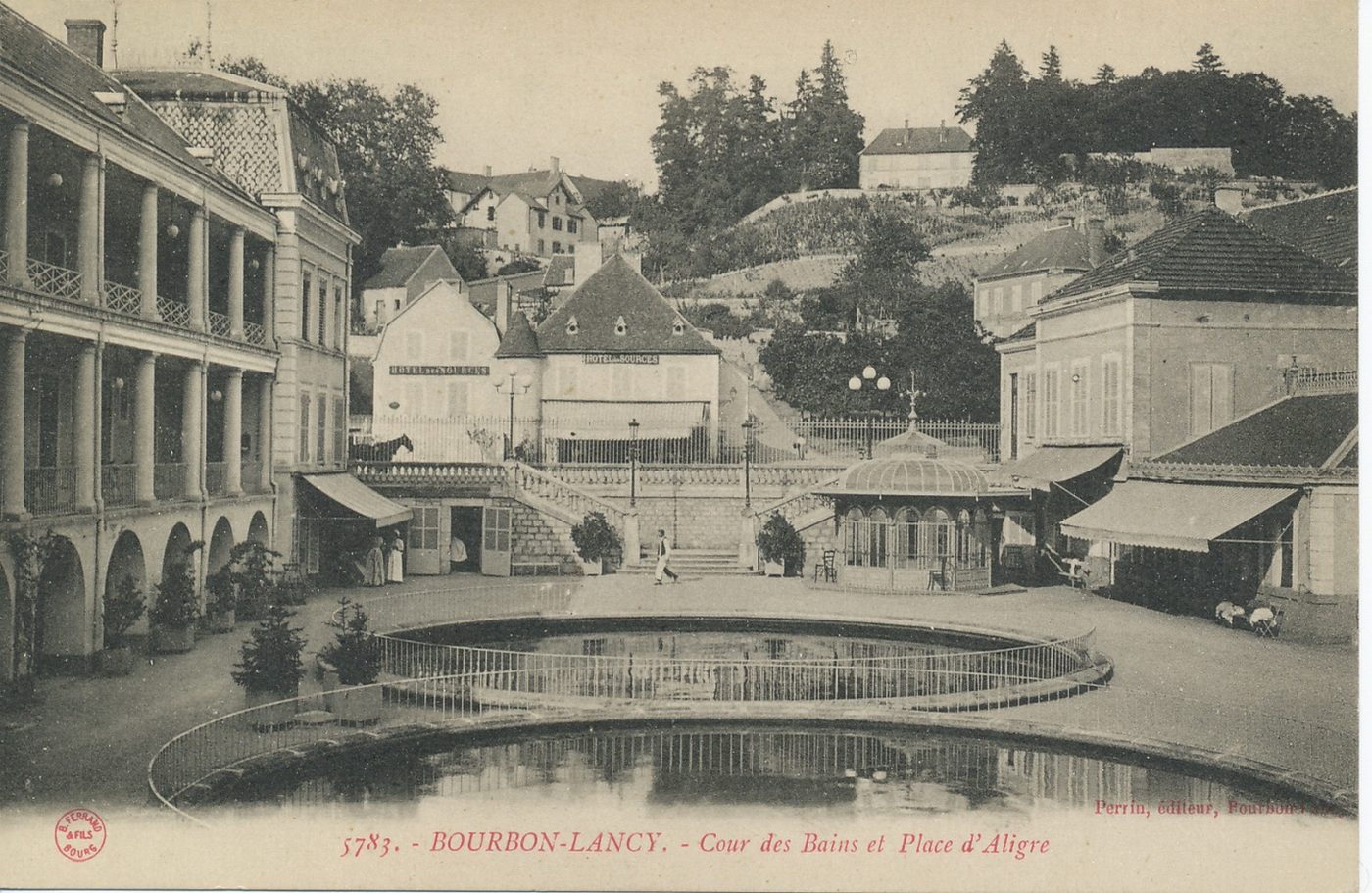 Bourbon-Lancy. Cour des bains et place d'Aligre.