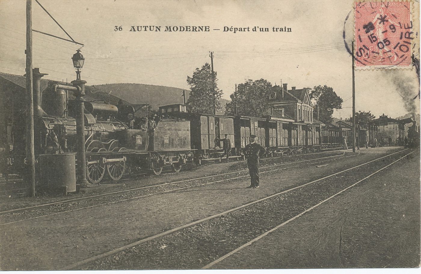 Autun moderne. Départ d'un train.