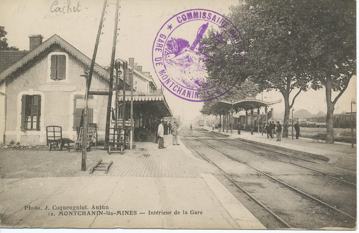 Montchanin-les-Mines. Intérieur de la gare.