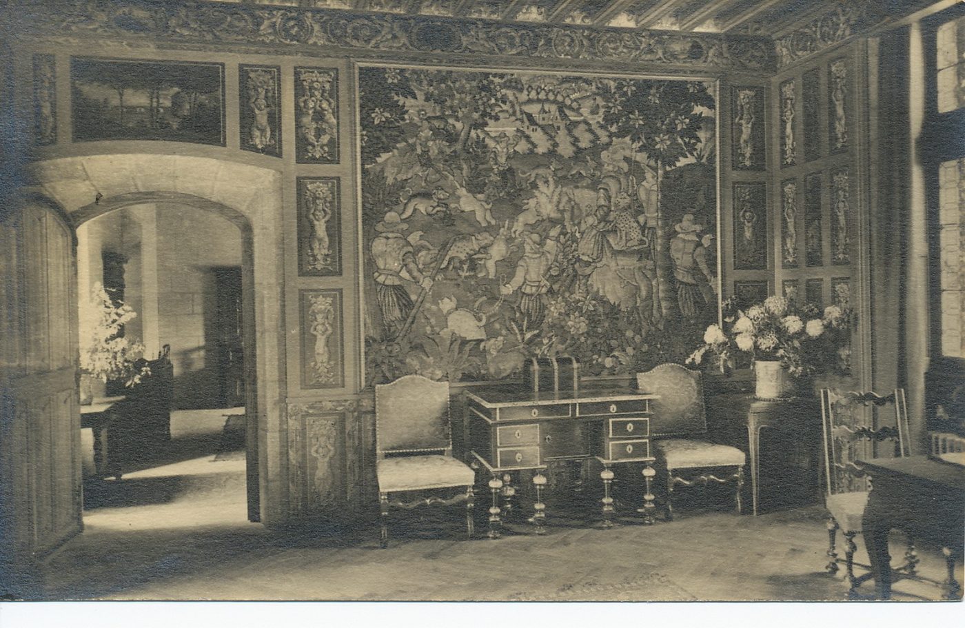 Château de Trélague. Le petit salon.