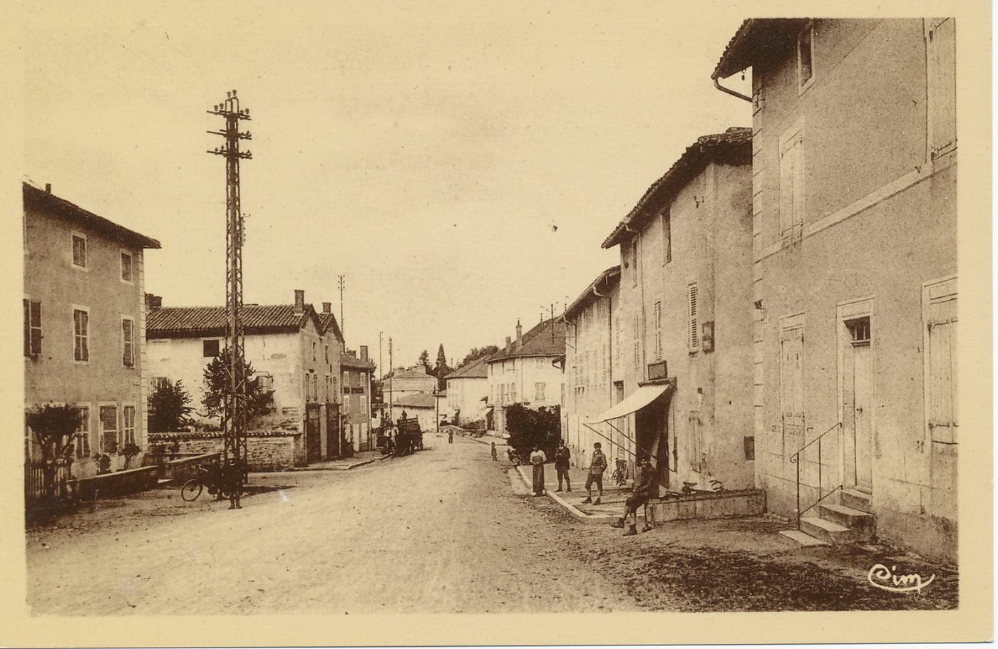Pontanevaux. Pontanevaux est traversé par la route nationale de Paris à Chambéry d'une longueur dans le département de 92 km. 042.
