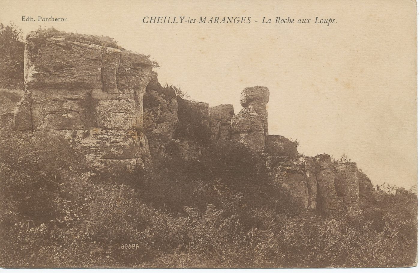 Cheilly-lès-Maranges. La Roche aux Loups.