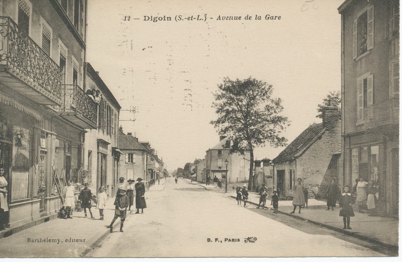 Digoin. Avenue de la Gare.