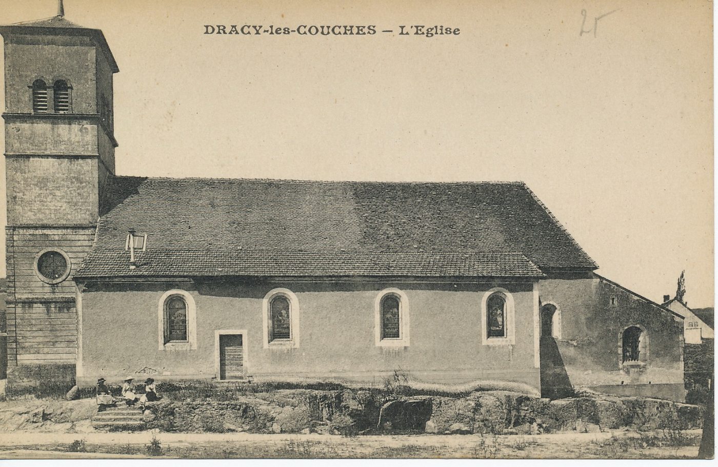 Dracy-lès-Couches. L'église.