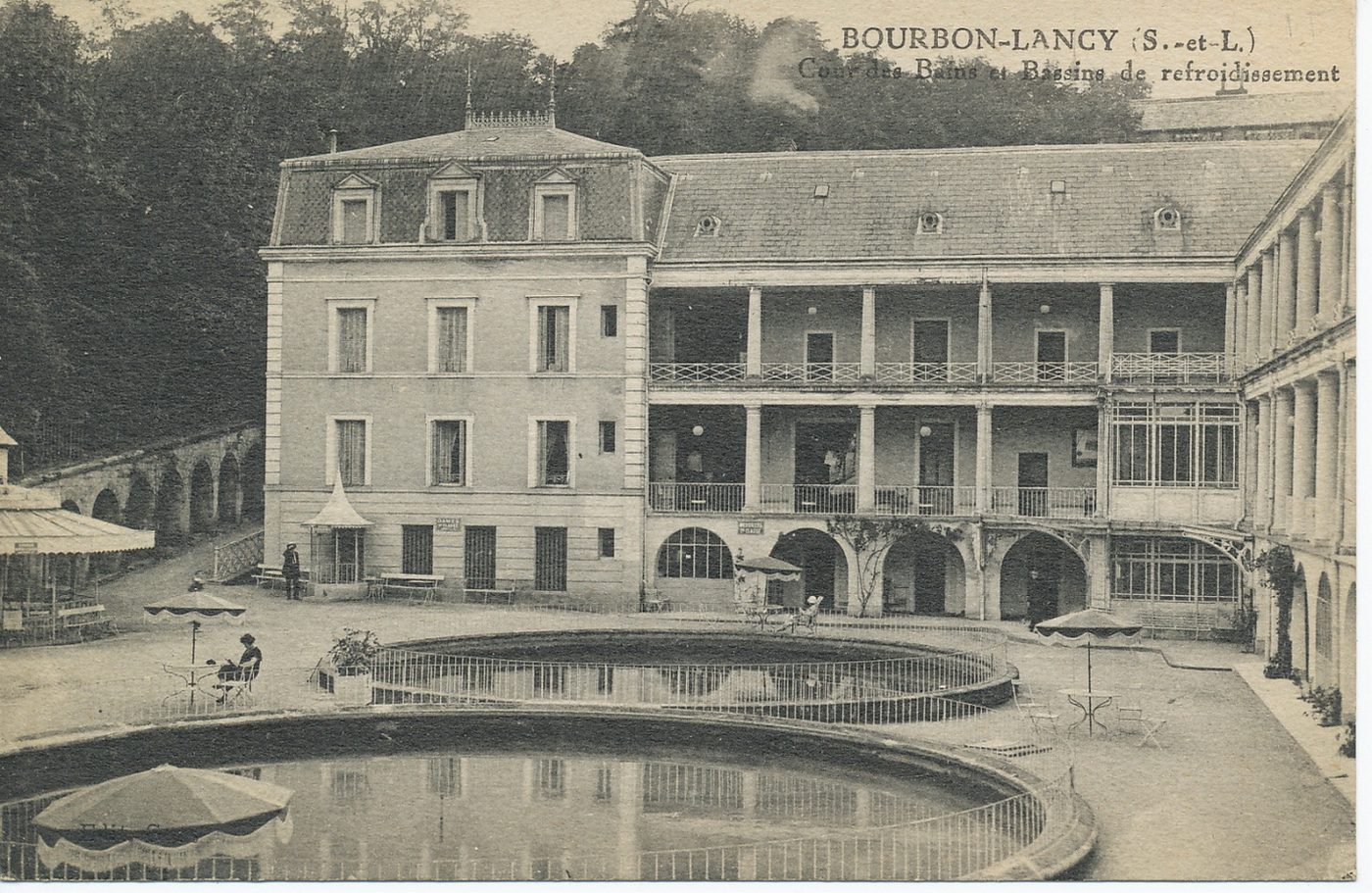 Bourbon-Lancy. Cour des bains et bassins de refroidissement.