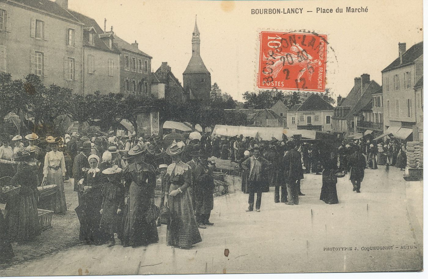 Bourbon-Lancy. Place du Marché.
