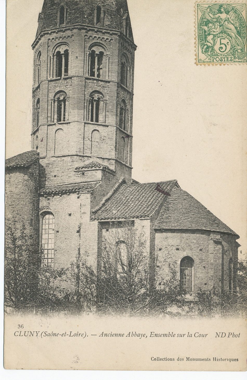 Cluny. Ancienne abbaye, ensemble sur la cour.