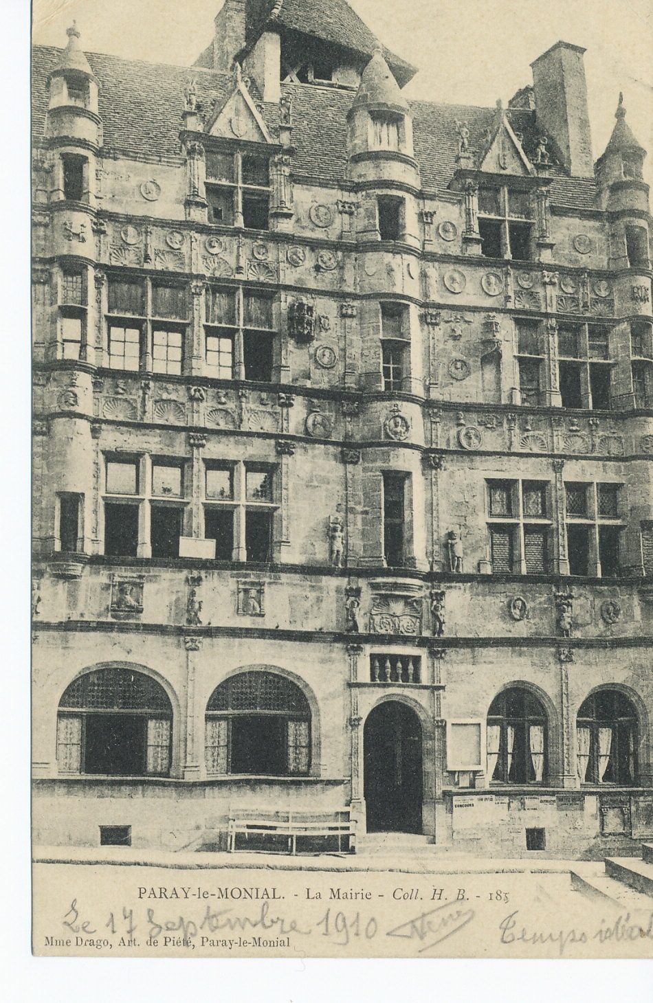 Paray-le-Monial. La mairie.
