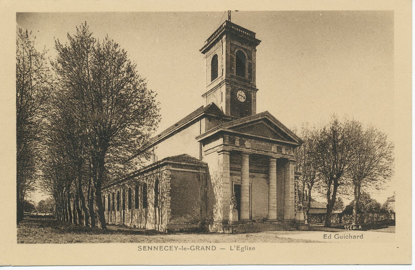 Sennecey-le-Grand. L'église.