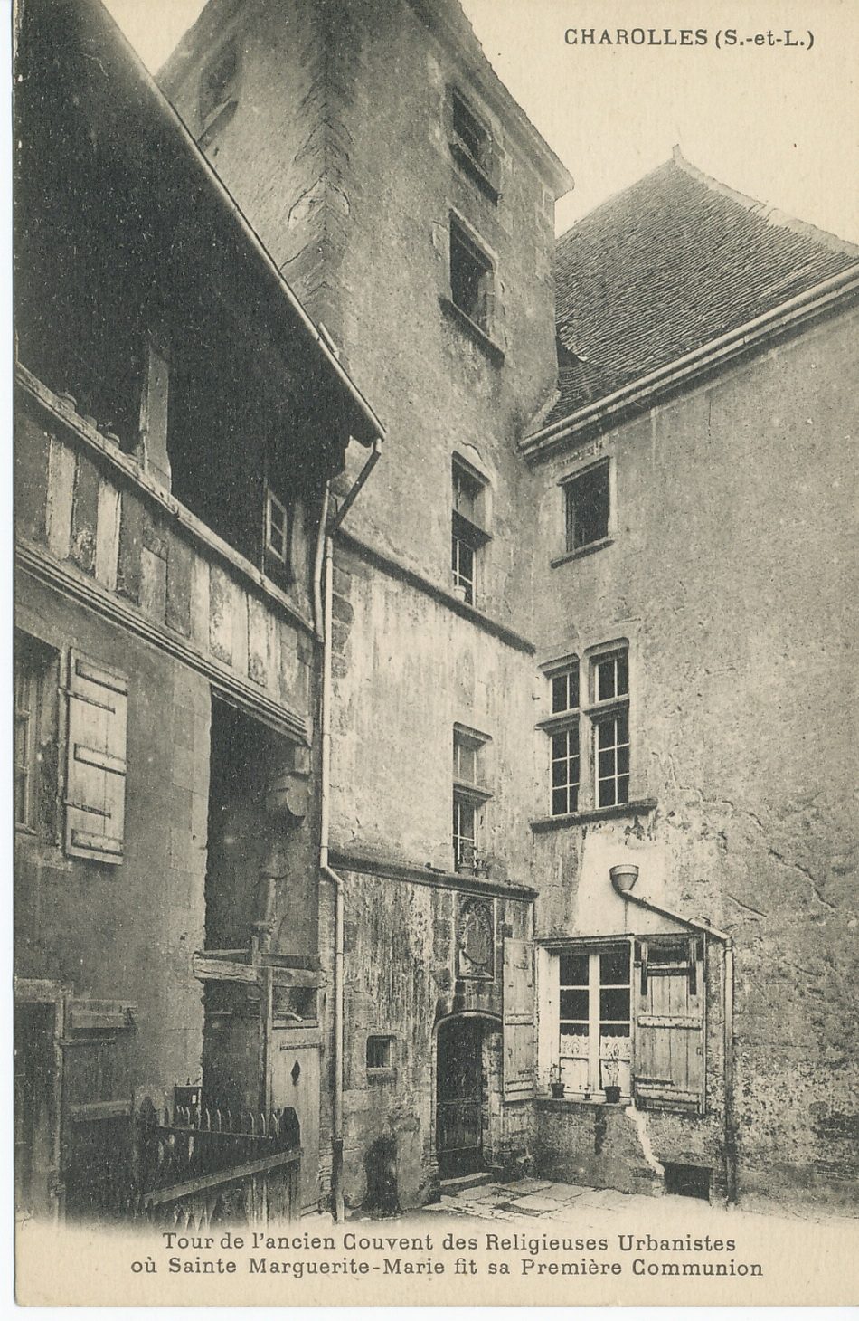 Charolles. Tour de l'ancien couvent des religieuses urbanistes où sainte Marguerite-Marie fit sa première communion.