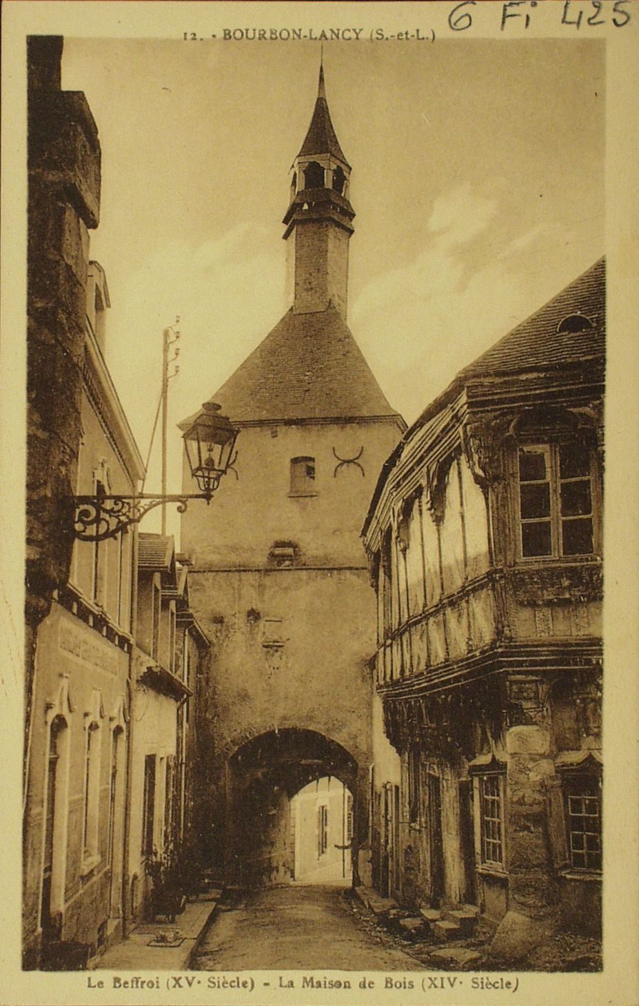 Bourbon-Lancy. Le beffroi (XVe s.). La maison de bois (XIVe s.).