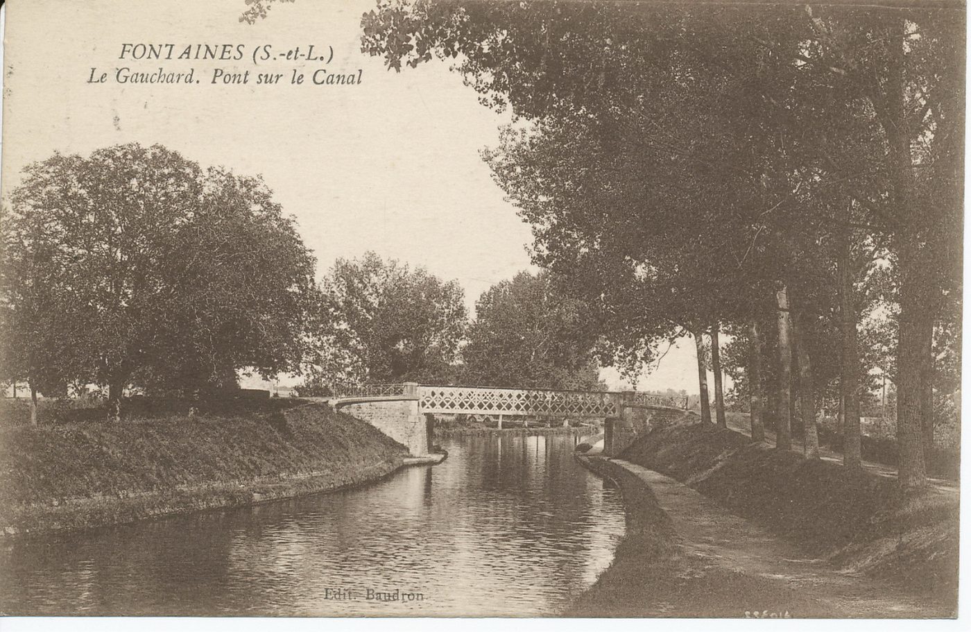 Fontaines. Le Gauchard. Pont sur le canal.