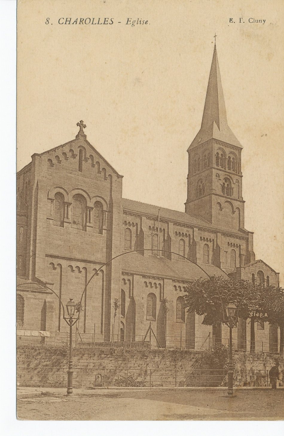 Charolles. Eglise.